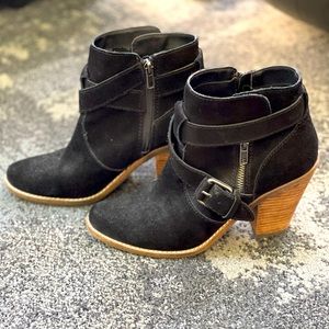 Dolce Vita Black Suede Zip-Up Ankle Bootie Sz 8